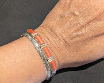Brazalete vintage de coral navajo: plata de ley y coral rojo mediterráneo