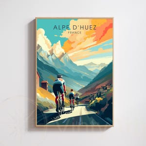 Peut inclure: Une affiche encadrée représentant des cyclistes sur l'Alpe d'Huez en France. L'œuvre d'art présente un paysage coloré avec des montagnes, des routes et le texte "ALPE D'HUEZ FRANCE". Les cyclistes sont au premier plan.