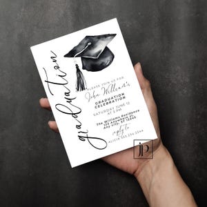 Zwarte afstudeerpet uitnodiging meisjes middelbare school diploma uitnodigingssjabloon bewerkbare mannen college zwart-wit afstudeerfeest uitnodiging downloaden afbeelding 4