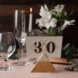Porte-photos montagne en bois, décoration de table moderne, cadeau de mariage unique, souvenir minimaliste inspiré de la nature