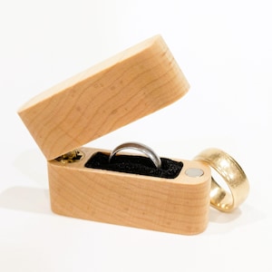 Small Engagement Ring Box – Pocket Friendly