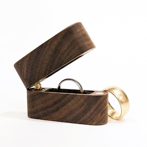 Small Engagement Ring Box – Pocket Friendly