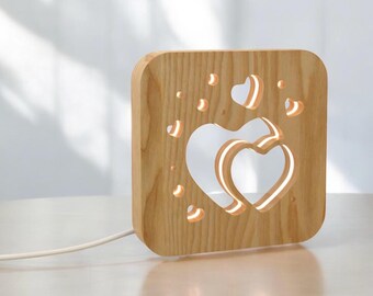 Zauberhafte 3D Holzlampe mit Herz Design für gemütliche Abende