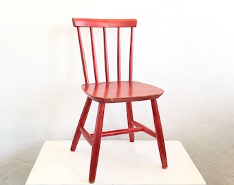 Original and rare Danish Poul Volther design J46 children’s chair in bright red - made by FDB and designed in 1956