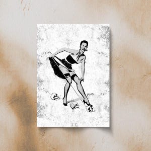 Puede incluir: Ilustración en blanco y negro de una mujer en una pose de pin-up, con un vestido negro corto y sosteniendo un objeto largo y delgado. La mujer está rodeada de cuatro cráneos.