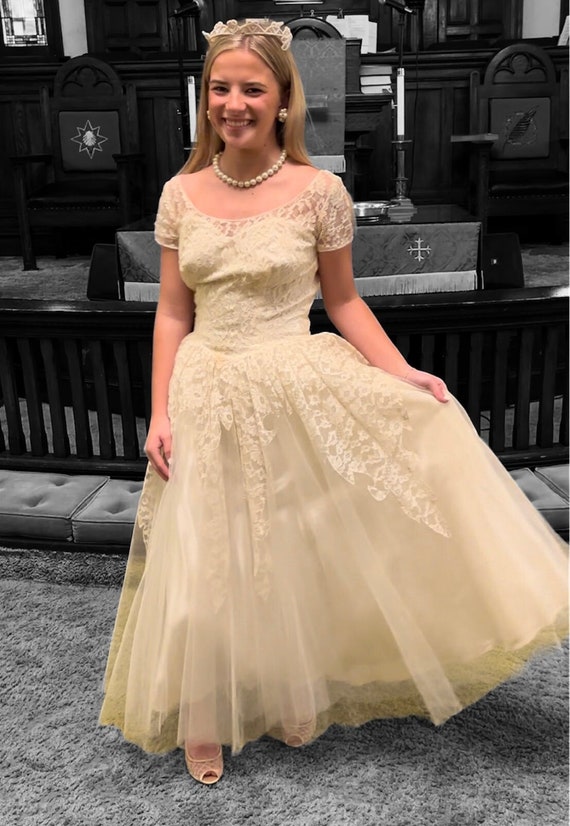 Flirty 1950's Tea Length Wedding Dress