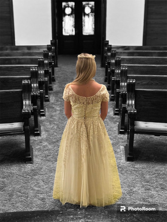 Flirty 1950's Tea Length Wedding Dress - Gem