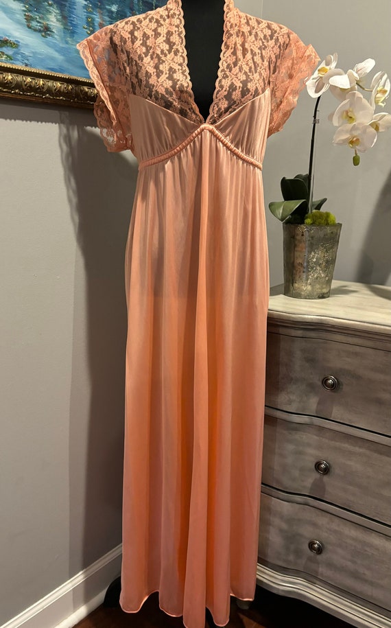 Dreamy Val Mode 70s-80s Salmon Pink Lace Gown