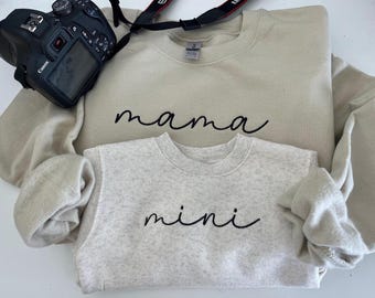 Besticktes Mama & Mini Sweatshirt, passendes Familienshirt mit Rundhalsausschnitt