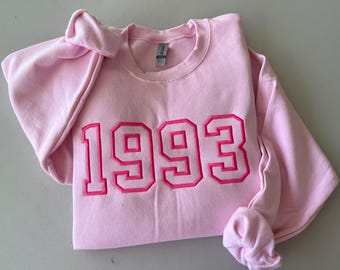 Individuell gesticktes Jahr Rundhalsausschnitt - personalisiertes Varsity-Sweatshirt