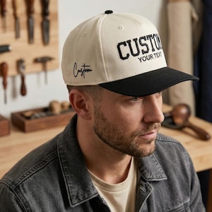 Gorra de sarga bordada a medida, gorra de cinco paneles personalizada