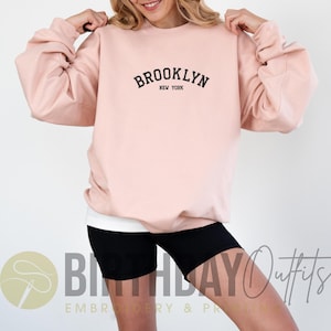Custom College geborduurd sweatshirt, geborduurde ronde hals, gepersonaliseerde cadeaus, gepersonaliseerd sweatshirt, trendy ronde hals voor vrouwen