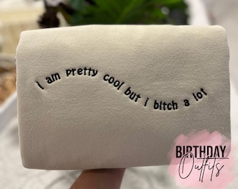 Eu sou bem legal, mas reclamo bastante. Moletom bordado, blusa de moletom com capuz bordada, suéter estiloso, presente para a mãe.