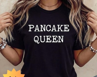 Camiseta Rainha das Panquecas | Camiseta Unissex para Amantes da Culinária | Presente para Mãe | Camiseta para o Dia das Mães | Camiseta Preparadora de Café da Manhã | Camiseta de Manga Curta