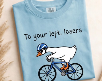 Camiseta divertida para ciclistas con el mensaje "A tu izquierda, perdedores", camiseta de ciclismo, camiseta Comfort Colors, camiseta divertida de Silly Goose.
