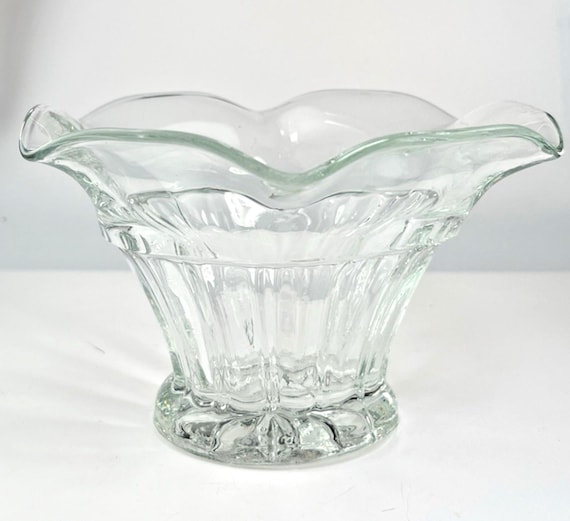 Art Deco Glass Bowl with Scalloped Rim & Decorative Detailing. H8.5cm x W13cm