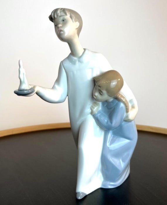 Vintage Lladro Boy & Girl Holding Candle Porcelain Figurine 4874. VGC H21 x 14cm