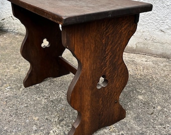 Vintage eikenhouten lampentafel Revival-jacobean bijzettafel Gothic klaverblad bijzettafeltje