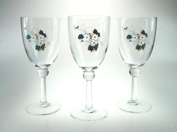 3 Mid Century Wine Glasses with White Floral Detail. Mid Century and Retro Drinkware