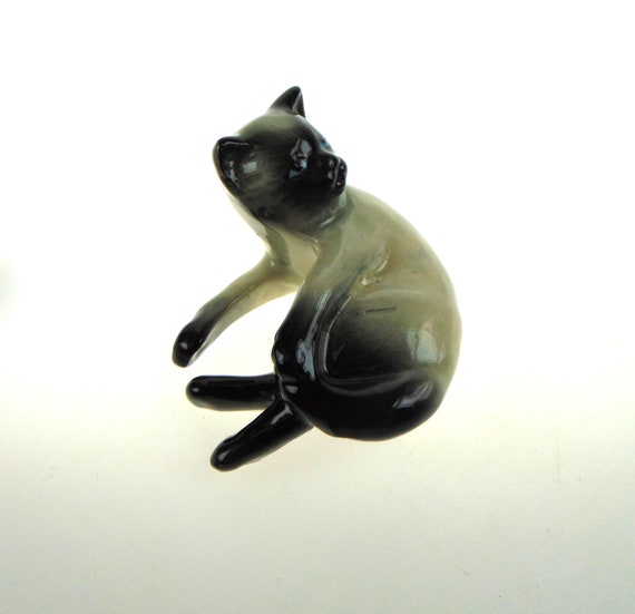 Sylvan Siamese Cat Figurine. Vintage Siamese Cat Ornament in China