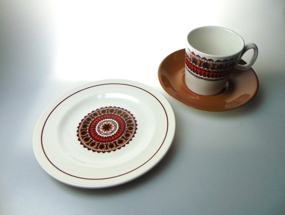 Ridgeway Aztec Teacups, Coffee Cups, Saucers and Side Plates