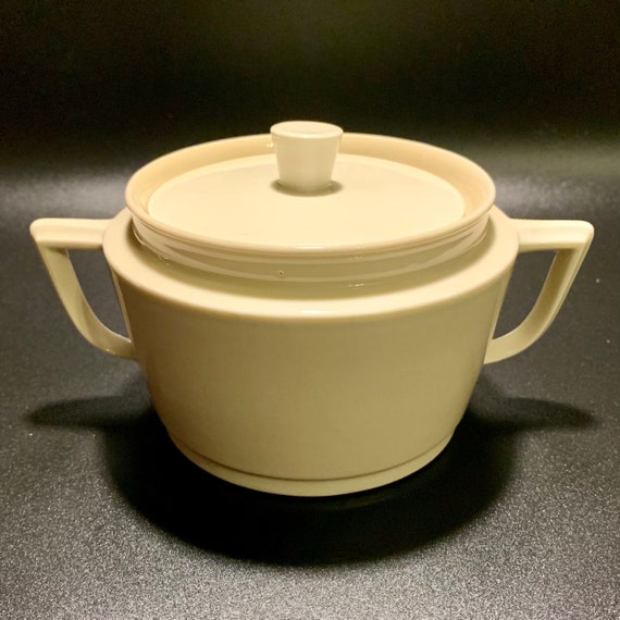 Royal Copenhagen Lidded Bowl in Cream Porcelain. Vintage Kitchenware