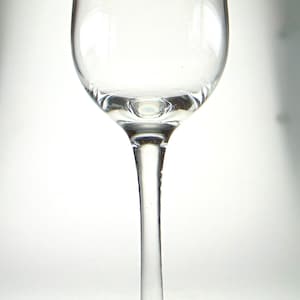 Set of 6 Mid Century Wine Glasses. 19.5cm Tall Vintage Glasses