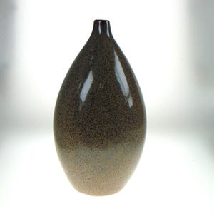 Art Pottery Bud Vase or Single Stem Vase. Retro Pottery in Polished Speckled Pattern