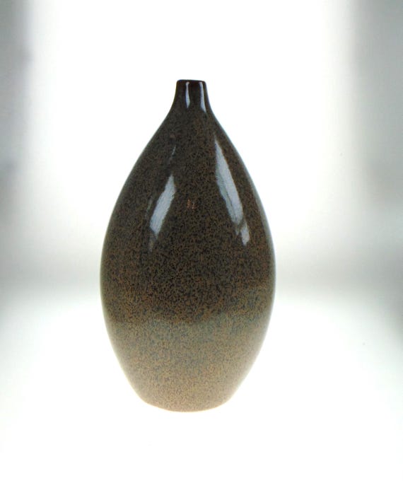 Art Pottery Bud Vase or Single Stem Vase. Retro Pottery in Polished Speckled Pattern