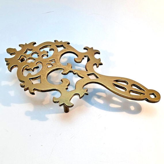 Vintage Brass Trivet – Ornate Pierced Teapot Stand, Hot Plate Stand with Handle 25cm