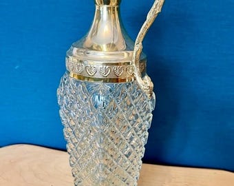 Caraffa da vino vintage in vetro tagliato con tappo in argento e montatura in argento.