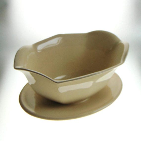 Vintage Teleflora Gravy Boat with Drip Plate in Cream Ceramic for Sauce or Gravy