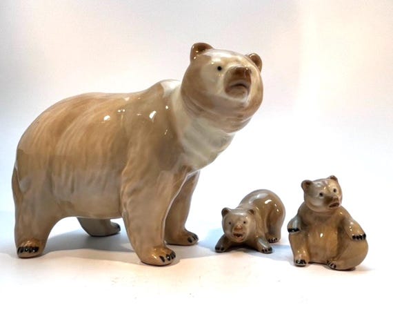 Vintage Mother Bear with 2 Cubs in Beige & Cream Porcelain. Bear Figurines VGC