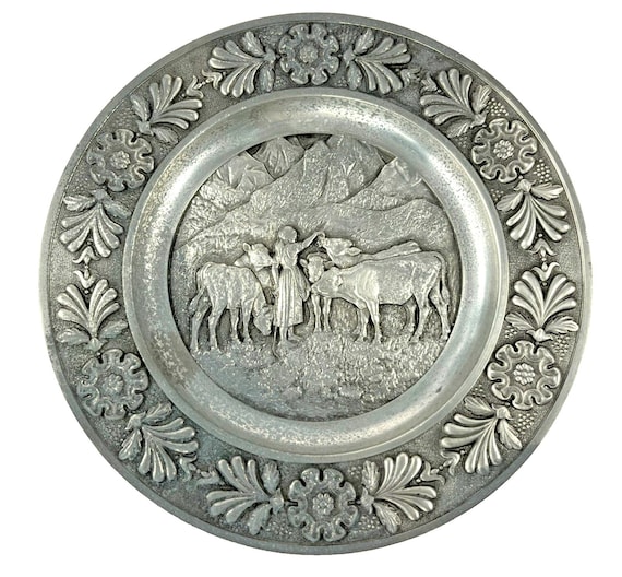 Vintage SKS Zinn Pewter Plate Lady Feeding Cattle Decorative Metal Plate W21cm