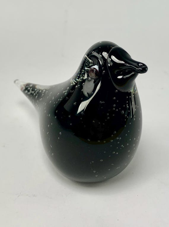 Vintage Art Glass Bird Sculpture with Controlled Air Bubbles. Paperweight