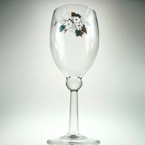 5 Mid Century Wine Glasses with Floral Detail. Retro Drinking. Mid Century Glassware