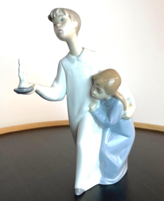 Vintage Lladro Boy & Girl Holding Candle Porcelain Figurine 4874. VGC H21 x 14cm
