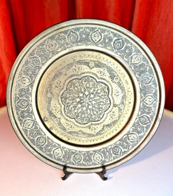 Vintage Indian Brass Plate with Incised Indian Folk Art Detail D23cm