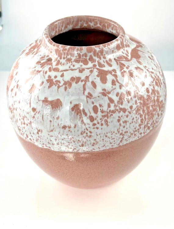 Crochendy Bangor Pottery Vase. TWSCM7 Hand Made Studio Pottery Vase in Pink