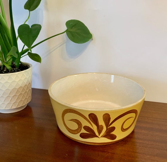 Stoneware Cooking Pot or Serving Bowl. Hand Painted Detail