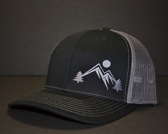 Snapback Mountains Trucker Hat