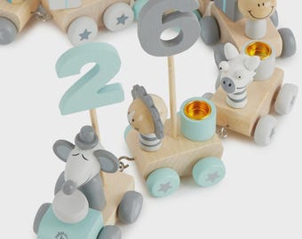 Trenino di compleanno in legno personalizzato SCANDI – Decorazione di compleanno per bambini con numeri e candeline | 0–99 anni | Regalo per la nascita, decorazione di compleanno