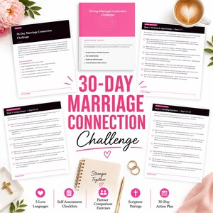 Può includere: Un set di quaderni 30-Day Marriage Connection Challenge con pagine stampate di attività quotidiane, un taccuino a spirale con l'etichetta Stronger Together, due anelli dorati e icone per i linguaggi dell'amore ed esercizi.