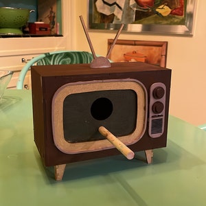 Retro Television Birdhouse Plans