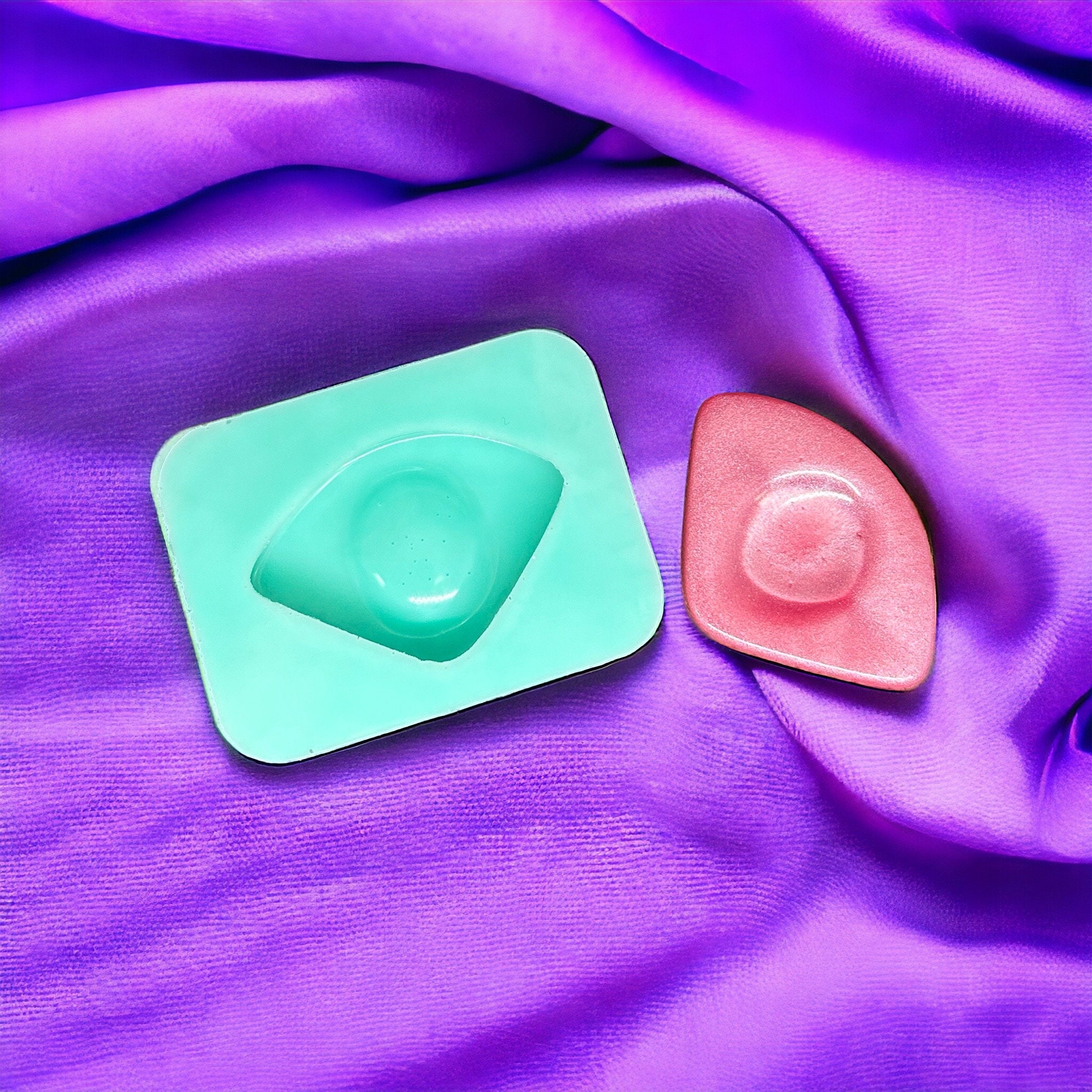 Triangular Worry Silicone Triangle Worry Stone Mold (hxwxd=35.77x50.36x9.45 MM) (made of ...
