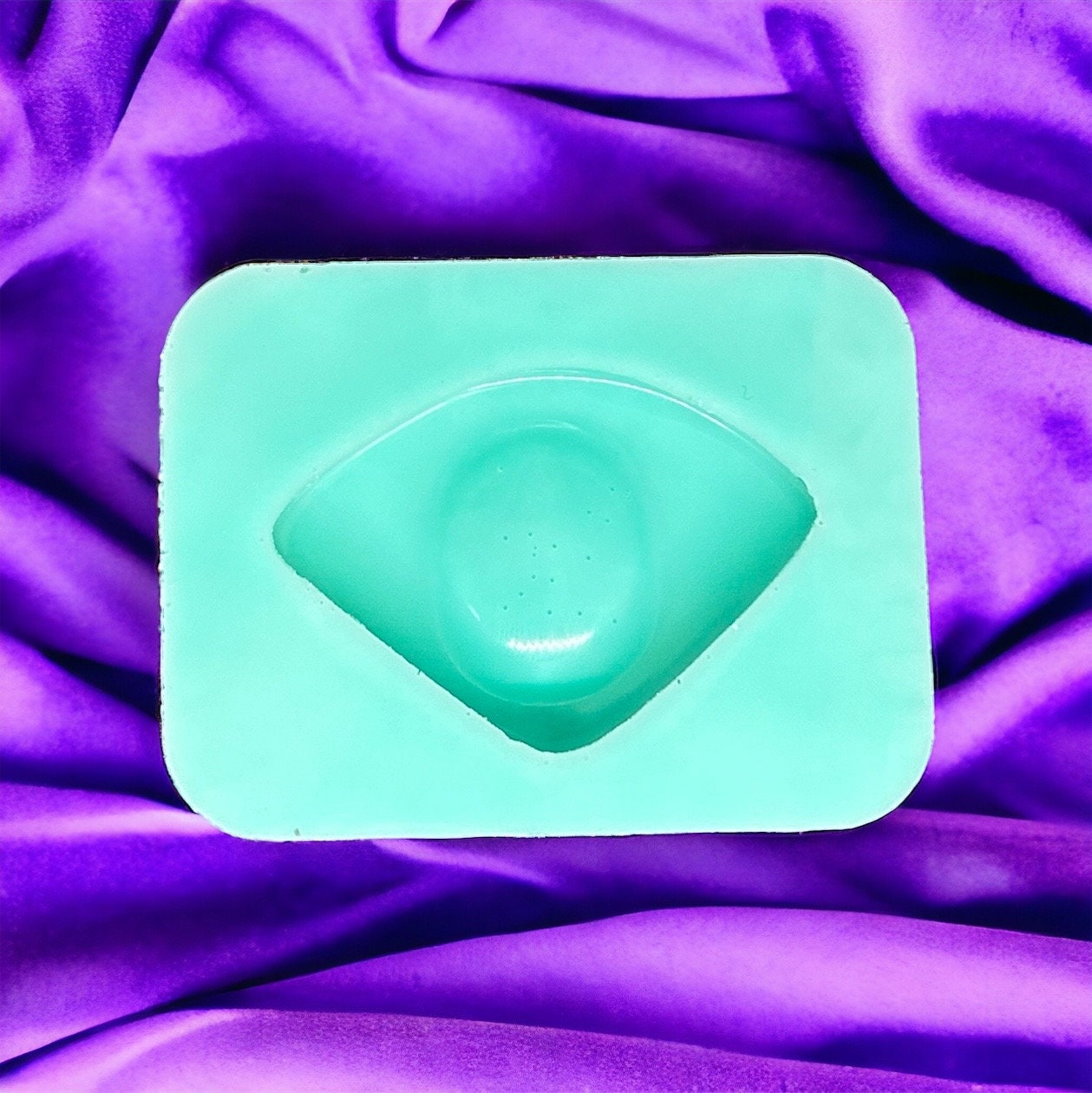 Triangular Worry Silicone Triangle Worry Stone Mold (hxwxd=35.77x50.36x9.45 MM) (made of ...