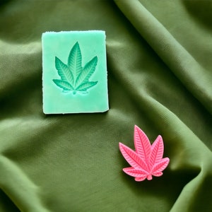 Feuille de chanvre en silicone #2 (HxLxP=31,20x26,55x4,78 mm) Moule flexible, PERSONNALISÉ (silicone premium, silicone de qualité, moule en résine UV)