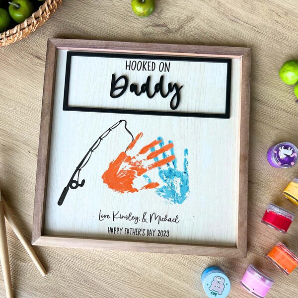 Hooked On Daddy DIY Hands Down Wooden Sign, Handprint Sign For Father Day, Personalized Hand Print & Kids Name,Gift For Dad,Grandpa