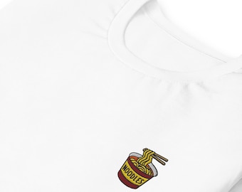 Camiseta de fideos bordados: camiseta unisex de ramen con diseño de fideos instantáneos (varios colores)