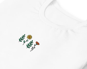 Camiseta bordada con flores silvestres: minimalista, con arte botánico, estilo cottagecore, regalo unisex con estética floral, top de algodón.